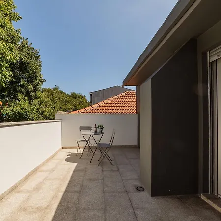 Rooftop Stylish By Hosty