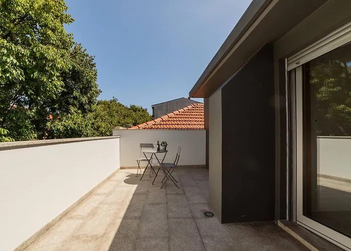 Rooftop Stylish By Hosty